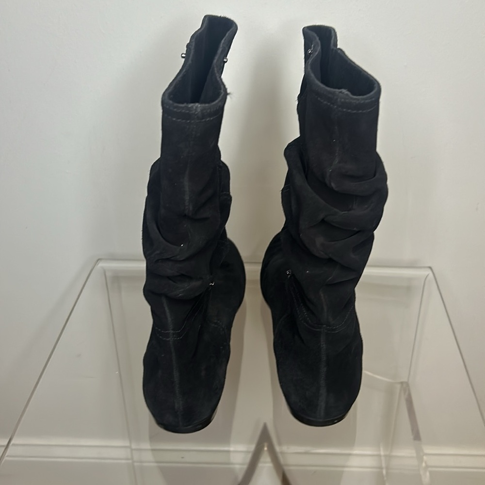 Boots - Picture 4 of 9